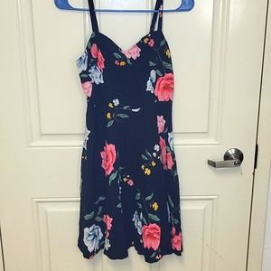 Size: S Old Navy Floral Dress